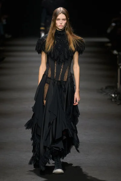 Look 3
